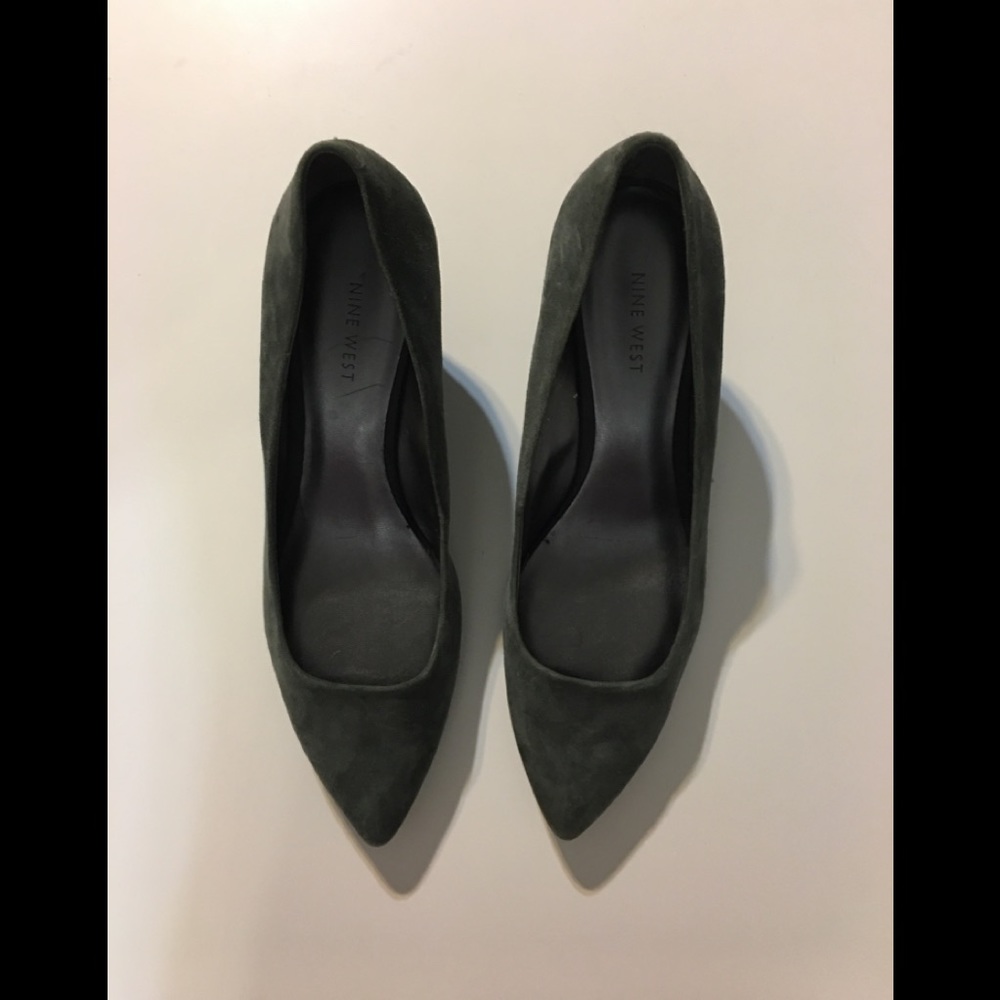 NINE WEST Pointed toe Wedge Heel pumps size 9.5 B